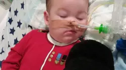 Il piccolo Alfie Evans, colpito da una malattia che non si riesce a prognosticare / savealfieevans.com