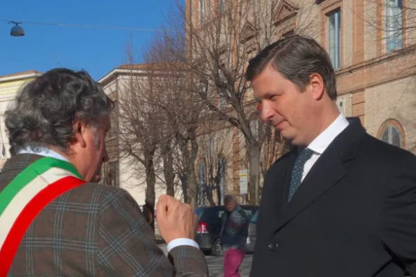 L'ambasciatore Eduard Habsburg-Lothringen in visita a Tolentino con il sindaco della città, 26 dicembre 2016 / Emmaus Online