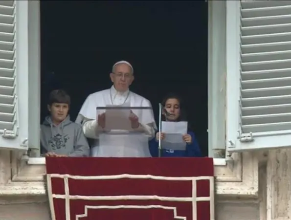 Papa Francesco con i ragazzi dell'ACR |  | CTV