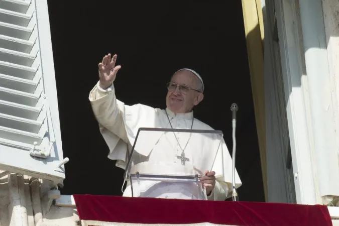 Papa Francesco benedice dopo la recita dell' Angelus |  | Osservatore Romano / Aci Group