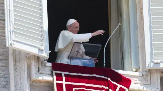 Il Papa: "Tutti siamo chiamati alla santità". E domani sarà alle Catacombe di Priscilla
