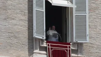 Francesco all'Angelus di Ferragosto: "Nel Magnificat il senso dell'esperienza di Maria"