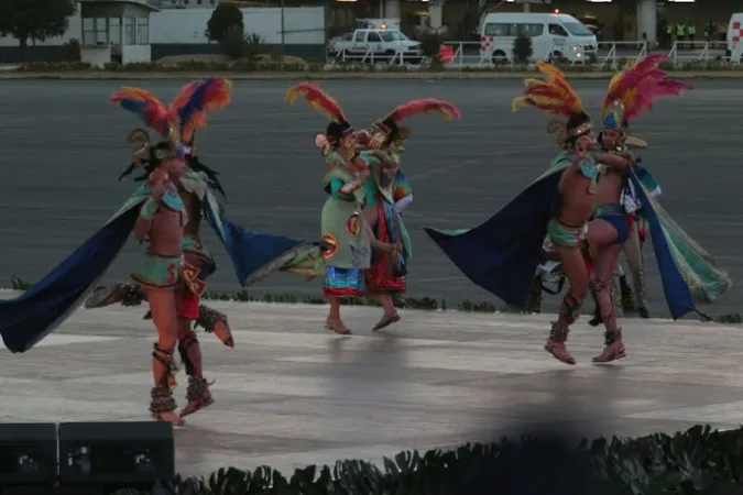Danze indigene all' arrivo del Papa in Messico  |  | Alan Holdren/ CNA