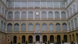 Il Palazzo Apostolico Vaticano. In terza loggia ci sono gli uffici della Segreteria di Stato vaticana / Wikimedia Commons
