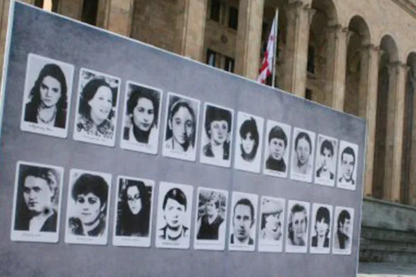 La targa delle vittime del massacro di Tbilisi del 9 aprile 1989 / Wikimedia Commons