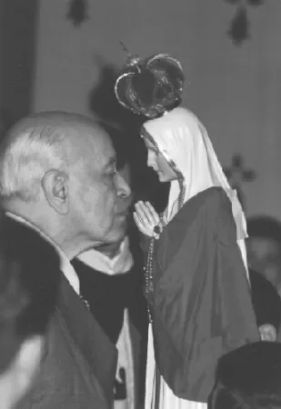 Plinio Correa de Oliveira con la Vergine |  | Araldi del Vangelo