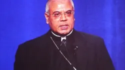 L'arcivescovo Francis Assisi Chullikatt parla dal podio ad un evento / Archivio CNA