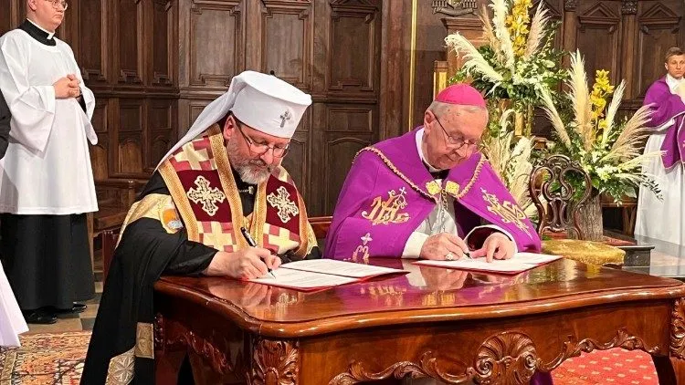 Shevchuk, Gadecki | L'arcivescovo maggiore Sviatoslav Shevchuk e l'arcivescovo Gadecki firmano la dichiarazione congiunta 