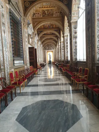 Palazzo Apostolico Vaticano | Il corridoio antistante la Sala Clementina nel Palazzo Apostolico Vaticano
 | AG / ACI Group