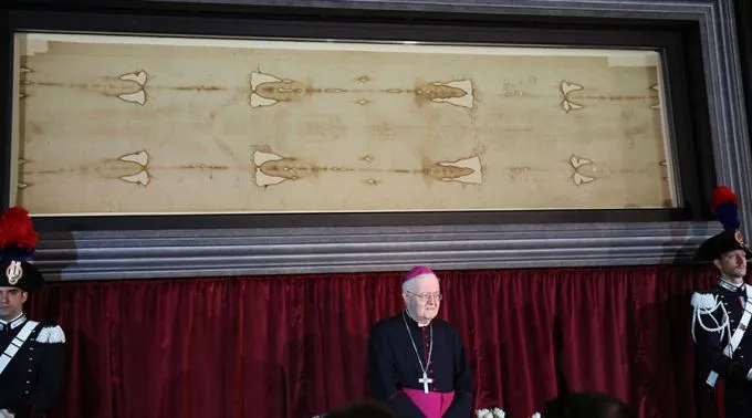 Nosiglia Sindone | L'arcivescovo Nosiglia presenta l'Ostensione della Sindone | Petrik Bohumil / ACI Prensa