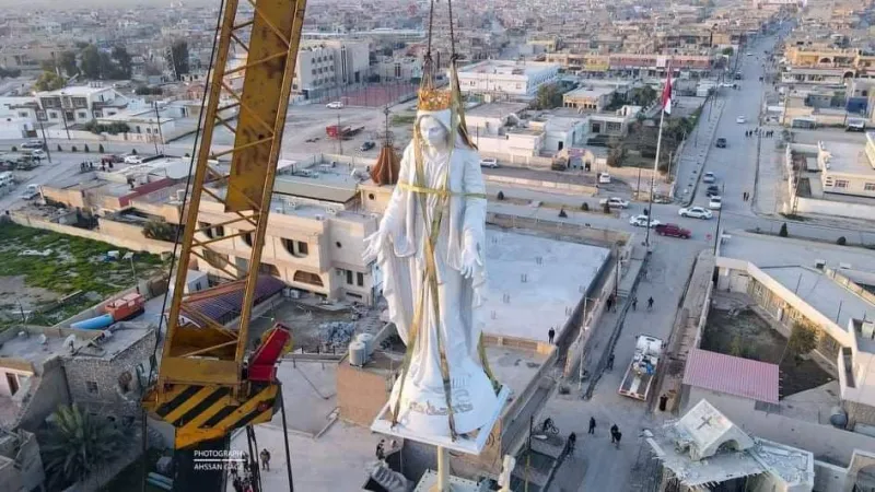 Maria al Tahira | La statua della Vergine collocata sulla chiesa di Maria al Tahira a Qaraqosh | ankawa.com