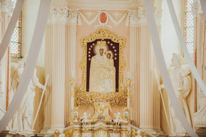Madonna di Siluva | Una immagine del dipinto della Madonna di Siluva, nel santuario sul luogo dell'apparizione | Santuario di Siluva