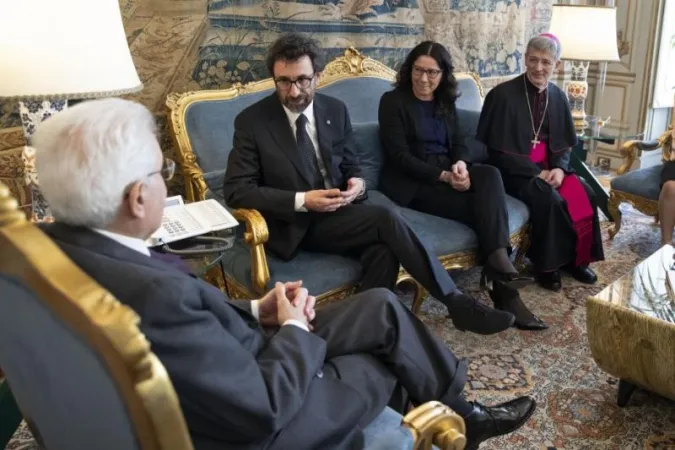 Monsignor Sigismondi con il Presidente della Repubblica Mattarella |  | Presidenza della Repubblica Italiana 