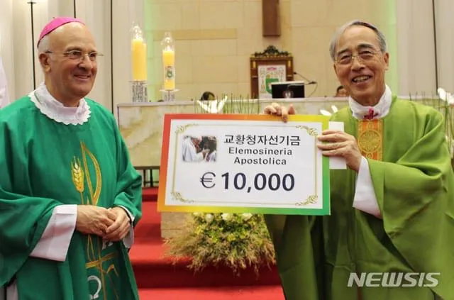La consegna del dono del Papa  |  | Diocesi di Cheju