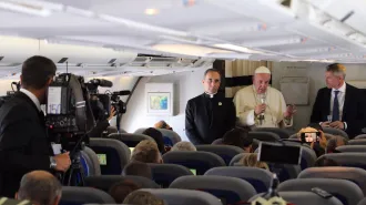 Papa Francesco di ritorno dall'Africa mette in guardia dalle colonizzazioni ideologiche
