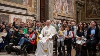 Papa Francesco ai rom: “I cittadini di seconda classe sono quelli che scartano gli altri”