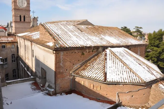 Una insolita visione con la neve dell'abside della Basilica |  | OB