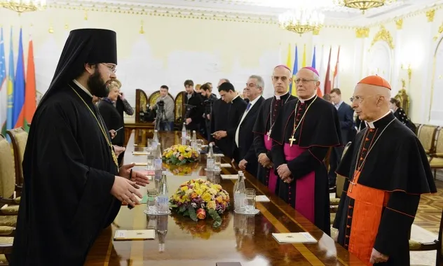 Il Cardinale Bagnasco con la delegazione CEI a Mosca | mospat.ru