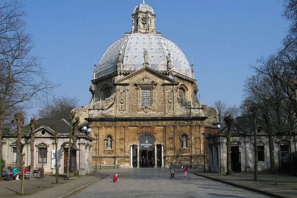 La Basilica di Nostra Signora di Montaigu / wikimedia commons