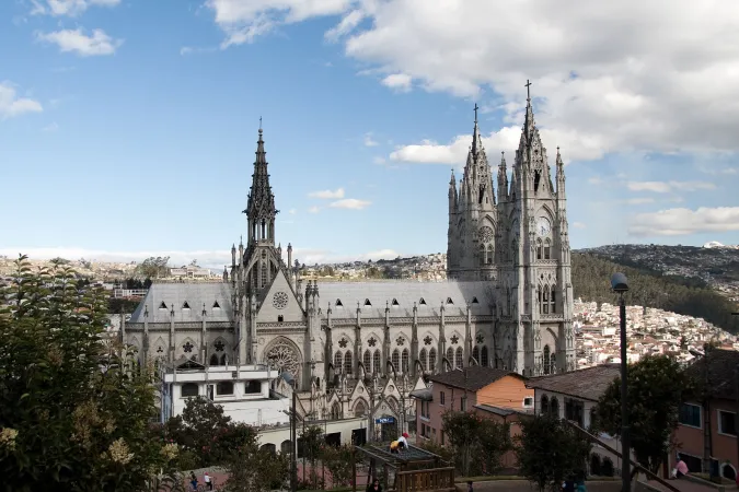 La Basilica del Voto Nacional di Quito, eretta in occasione della consacrazione del Paese al Sacro Cuore di Gesù | Wikimedia Commons