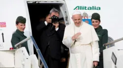 Papa Francesco in partenza per un viaggio internazionale / Archivio ACI