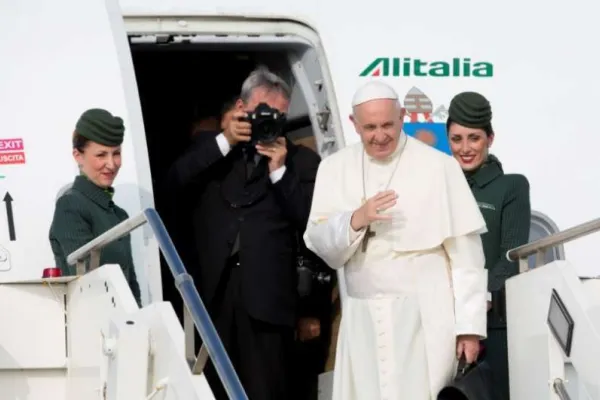 Papa Francesco in partenza per un viaggio internazionale / Archivio ACI