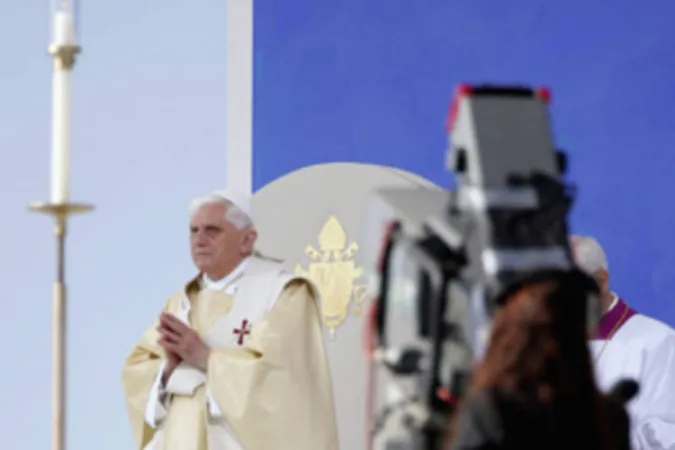 Le telecamere riprendono una cerimonia pontificia |  | pd