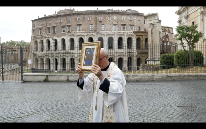 Padre Carbonaro benedice le città con una copia dell' Icona  |  | AT