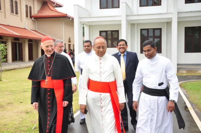 Un momento dell'apertura dell'Istituto Culturale Benedetto XVI a Colombo, in Sri Lanka. Si riconoscono il Cardinal Angelo Bagnasco e il Cardinal Malcom Ranjith  | Roshan Pradeep / Arcidiocesi di Colombo