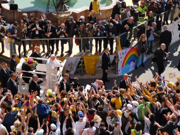 Papa  Francesco tra i fedeli a Loreto  |  | MM ACI Stampa 
