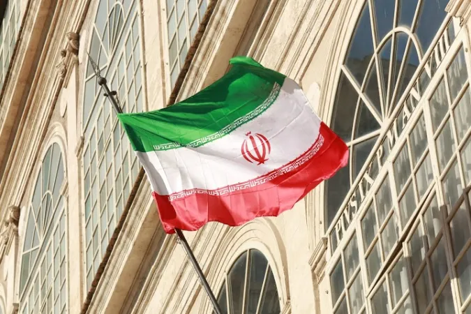 La bandiera iraniana sventola nel Cortile di San Damaso |  | Daniel Ibanez CNA