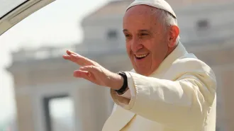Migranti, il Papa: "I governanti aprano cuori e porte"