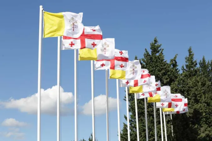Bandiere della Georgia e della Santa Sede | Alan Holdren / ACI Group