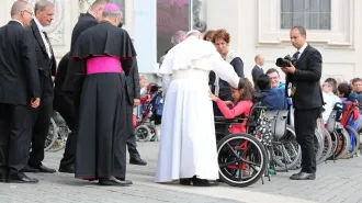 Il Papa contro la falsa compassione dell'eutanasia