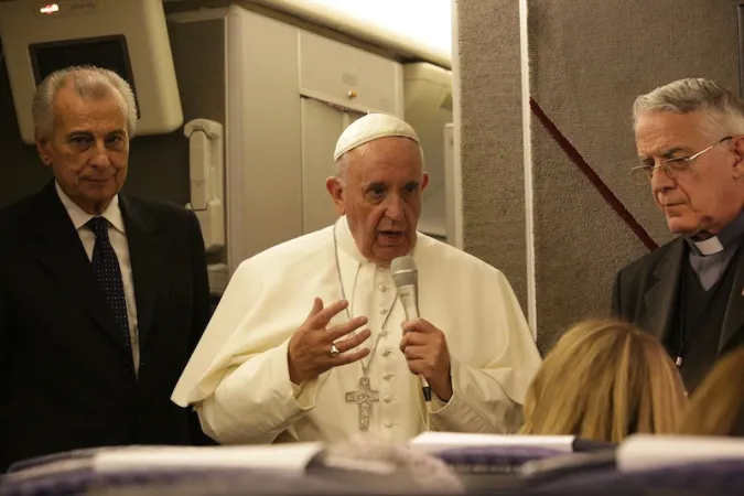 La conferenza del Papa in aereo |  | Alan Holdren/CNA