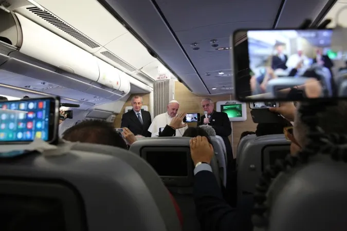 Il Papa parla ai giornalisti nel volo tra Cuba e il Messico  |  | Alan Holdren/ CNA