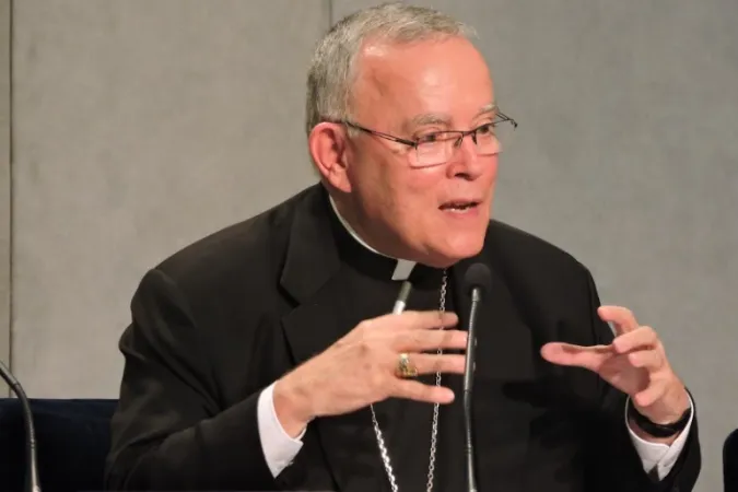 Arcivescovo Chaput | Arcivescovo Charles J. Chaput al briefing in Sala Stampa vaticana, 7 ottobre 2015 | Marco Mancini / ACI Stampa