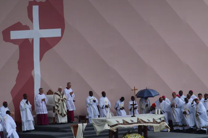 Papa Francesco celebra la messa a Maputo |  | Ed Pentin / EWTN
