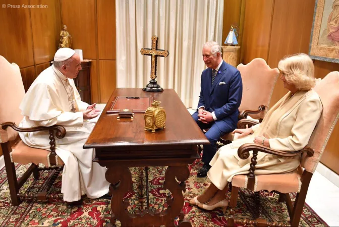 Il colloquio tra il Papa e Carlo e Camilla di Inghilterra |  | TW Clarence House