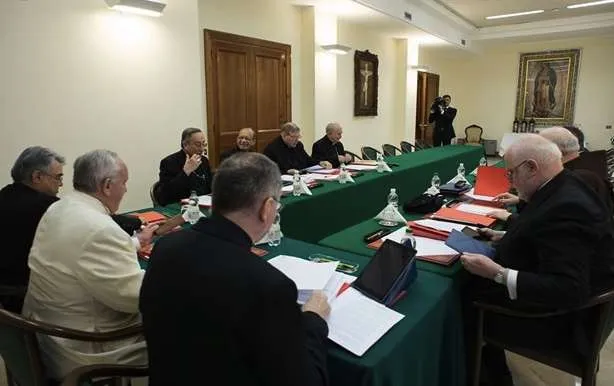 Una delle passate riunioni del Consiglio dei Cardinali, nella sua composizione a nove e ancora senza il segretario aggiunto Mellino | Vatican Media / ACI Group