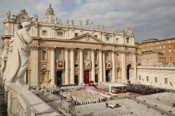 La basilica di San Pietro durante la celebrazione di alcune canonizzazioni | Archivio ACI Stampa