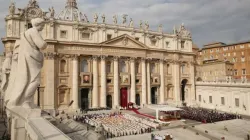 La basilica di San Pietro durante la celebrazione di alcune canonizzazioni / Archivio ACI Stampa