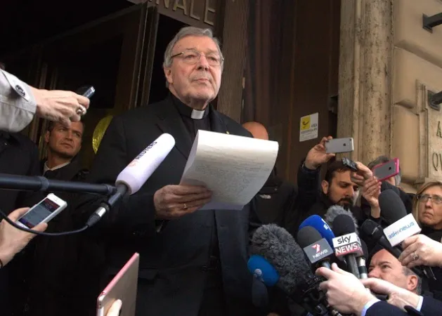 Il Cardinale Pell legge la sua dichiarazione  |  | AlexeyGotovskiy/ CNA
