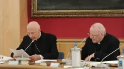 Il Cardinal Angelo Bagnasco e l'arcivescovo Nunzio Galantino all'apertura del Consiglio Permanente a Genova, 14 marzo 2016 / Marco Mancini / ACI Stampa