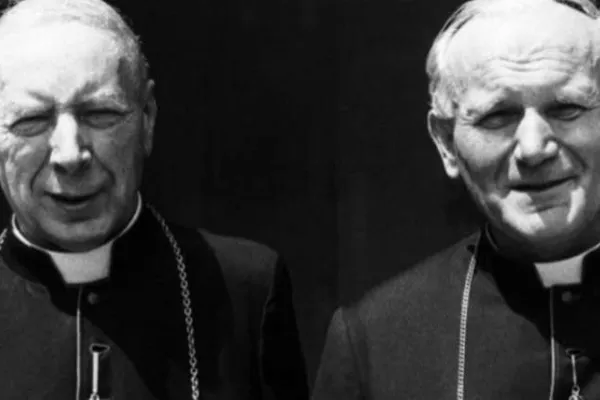 Il Cardinale Wyszynski (a sinistra) e il Cardinale Wojtyla, che sarà eletto Papa Giovanni Paolo II / Istituto del Primate Card. Stephan Wyszyński


