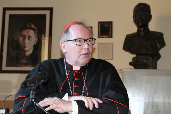 Il Cardinale Wilhelm Jacobus Eijk, arcivescovo di Utrecht, durante una conferenza stampa / Bohumil Petrik / CNA