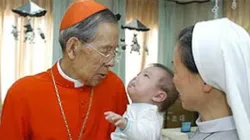 Il Cardinale Kim in visita ad un ospedale / US Missionary Society St. Columban