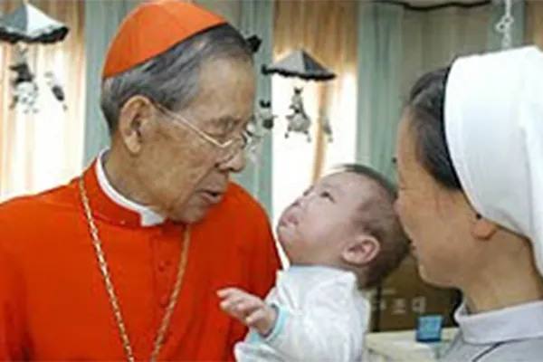 Il Cardinale Kim in visita ad un ospedale / US Missionary Society St. Columban