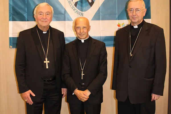 Il Cardinale Angelo Bagnasco (al centro), presidente del CCEE, con i vicepresidenti Cardinale Vincent Nichols (a sinistra) e arcivescovo Stanislaw Gadecki (a destra)  / CCEE