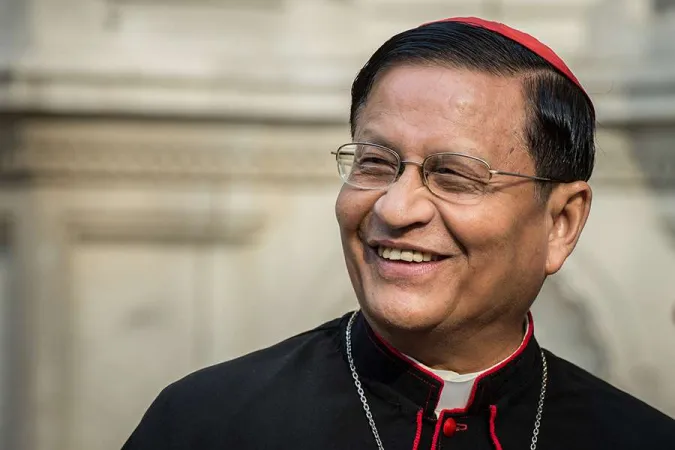 Un primo piano del Cardinale Charles Maung Bo, arcivescovo di Rangoon | Mazur _ catholicnews.org.uk - da CNA